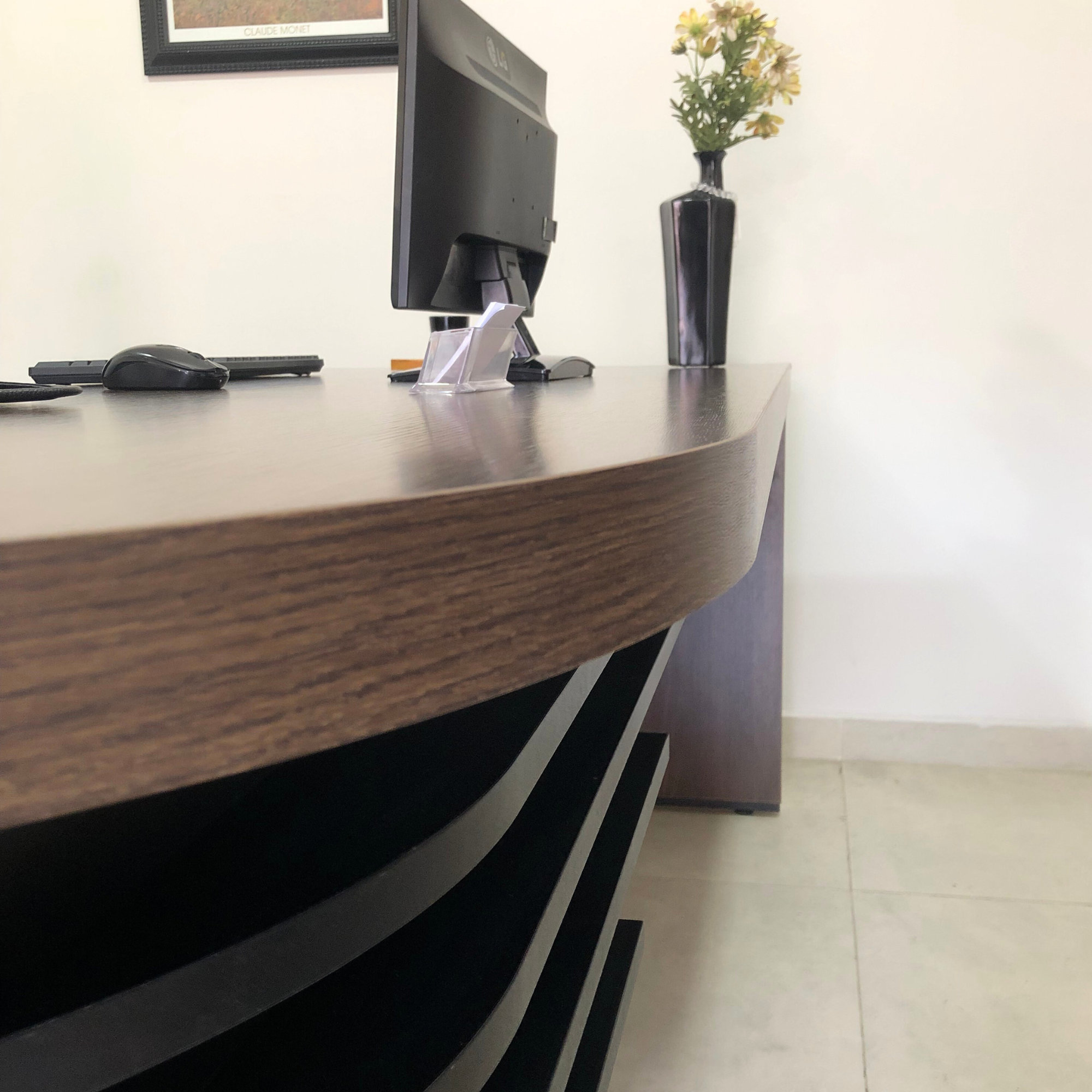 Escrivaninha Mesa Escritório Diretor em L Tamburato 200cm Charuto e Preto Artany